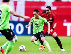 莱万赛点兑现，AC米兰淘汰广东男篮晋级四强，主帅激动落泪(ac米兰58场不败是哪个赛季)